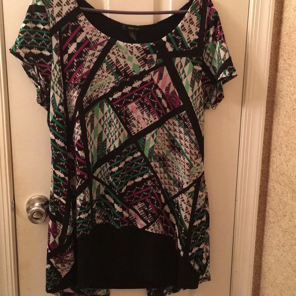 Pretty layered print on short sleeve flowing top